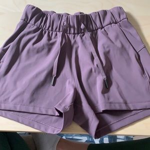 Lulu Lemon On the Fly Shorts 2.5”